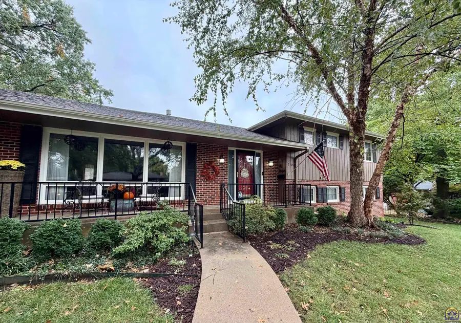 2105 SW Knollwood Dr, Topeka, KS 66611 - #2