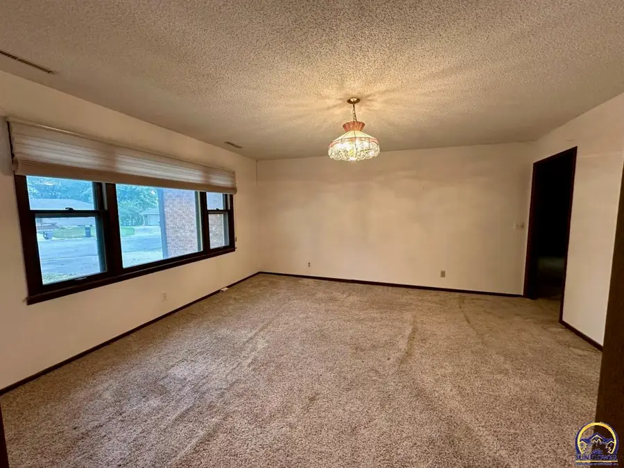 2013 Schaeffer Way, Emporia, KS 66801 - #3