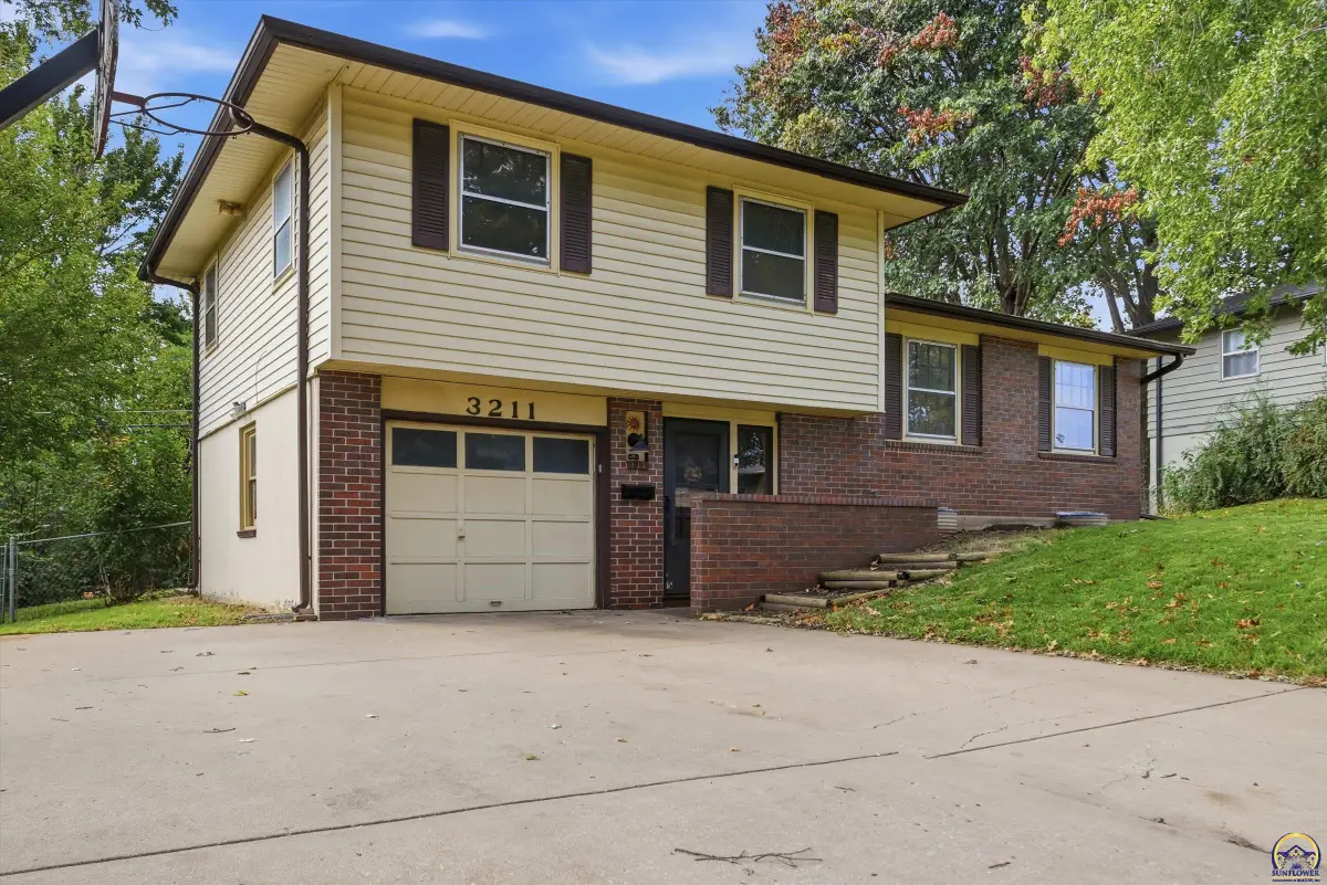 3211 SW 32nd St, Topeka, KS 66614 - #1
