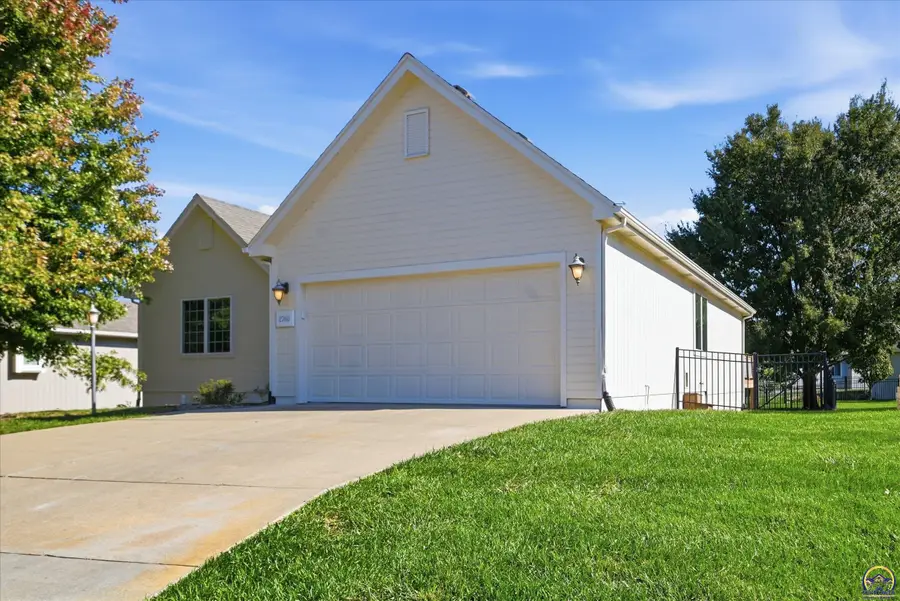 2760 SW Blue Stem Dr, Topeka, KS 66614 - #2