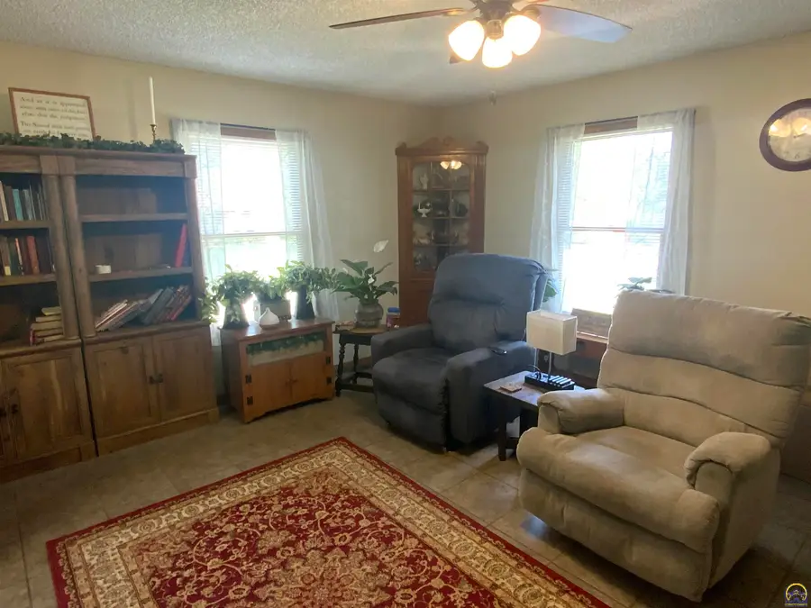 302 Delaware St, Oskaloosa, KS 66066-0000 - #2