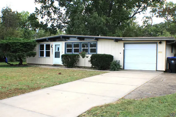 1621 SW 24th St, Topeka, KS 66611