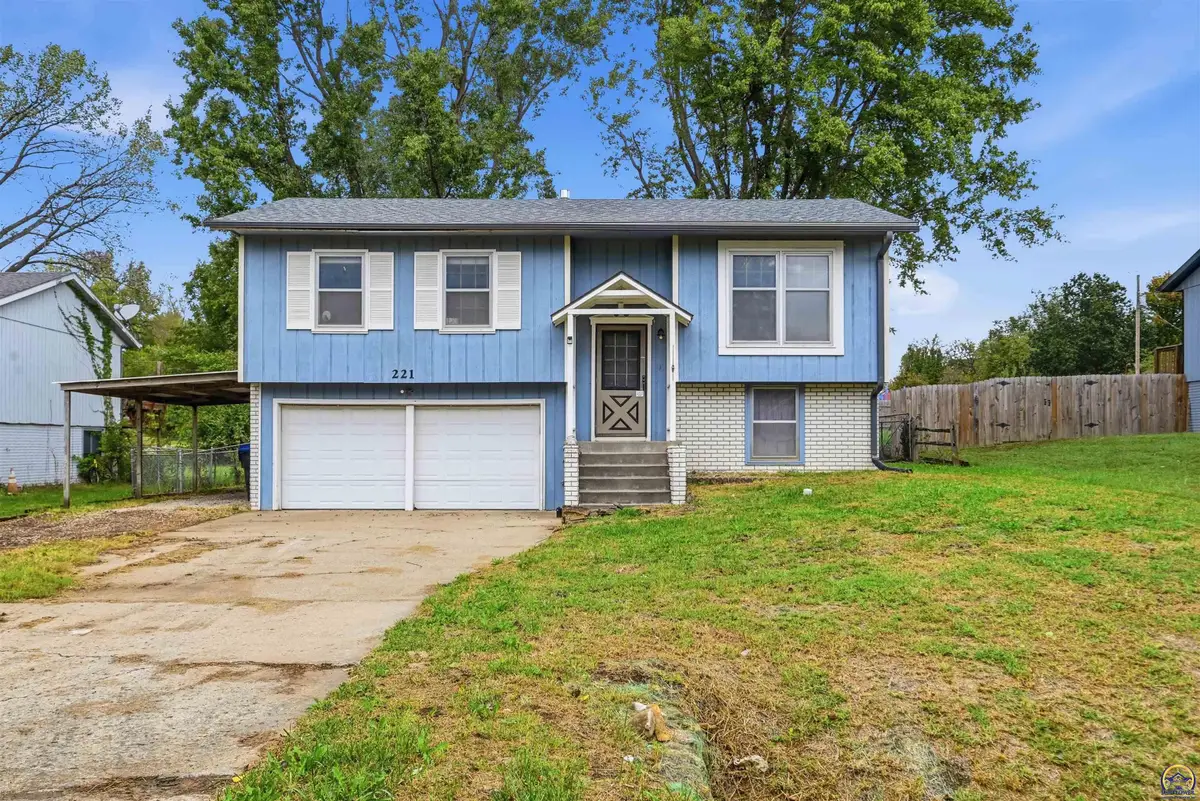 221 W 6th St, Auburn, KS 66402 - #1