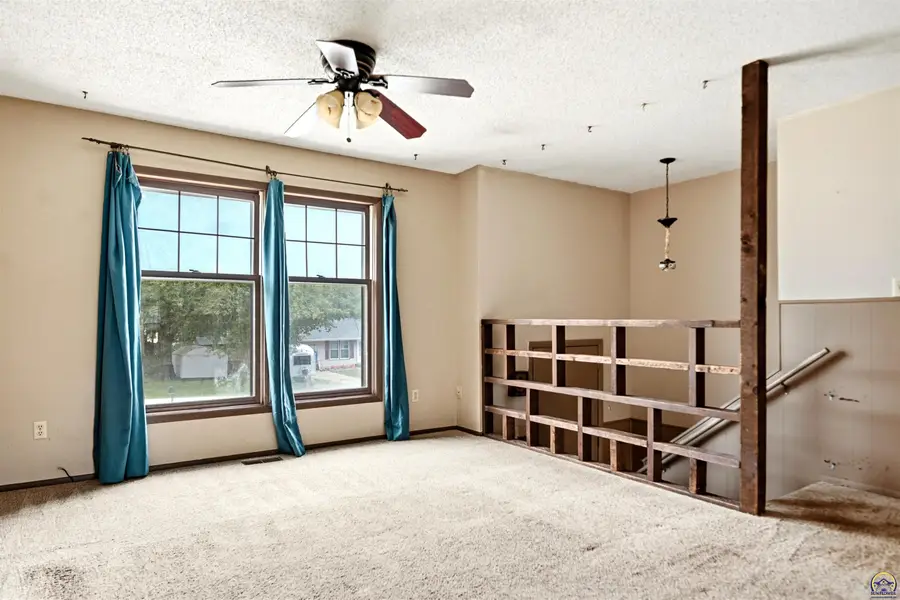 221 W 6th St, Auburn, KS 66402 - #2