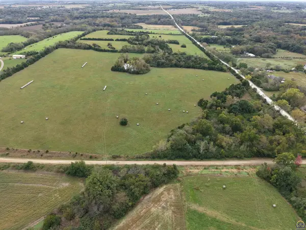 16450 106th St, Hoyt, KS 66440