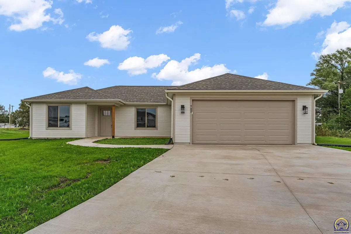 702 Teresa Ct, Carbondale, KS 66414 - #1
