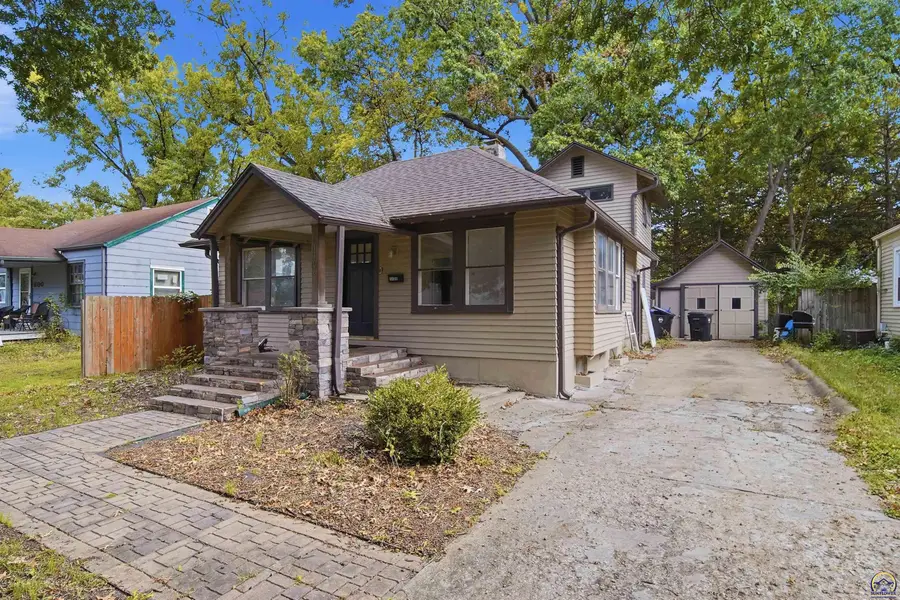 1106 SW Webster Ave, Topeka, KS 66604 - #3