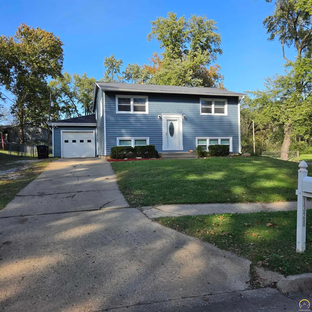 1328 SE 19th St, Topeka, KS 66607 - #1