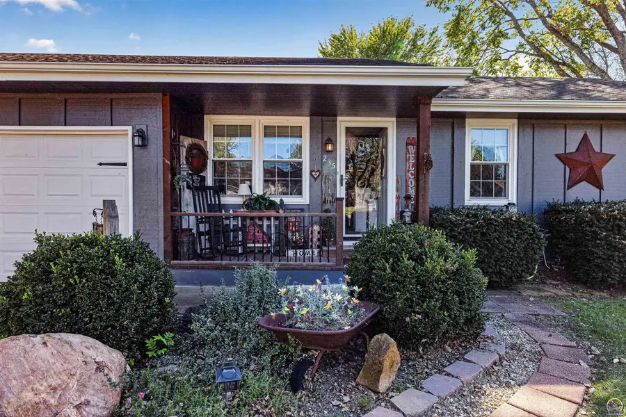 235 NE 59th St, Topeka, KS 66617 - #2