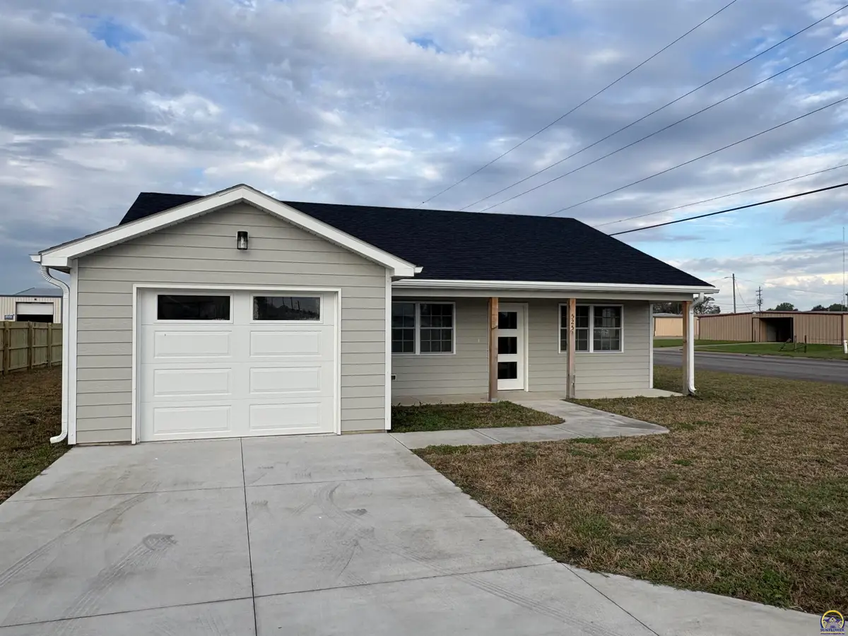 525 Brookston St, Emporia, KS 66801 - #1