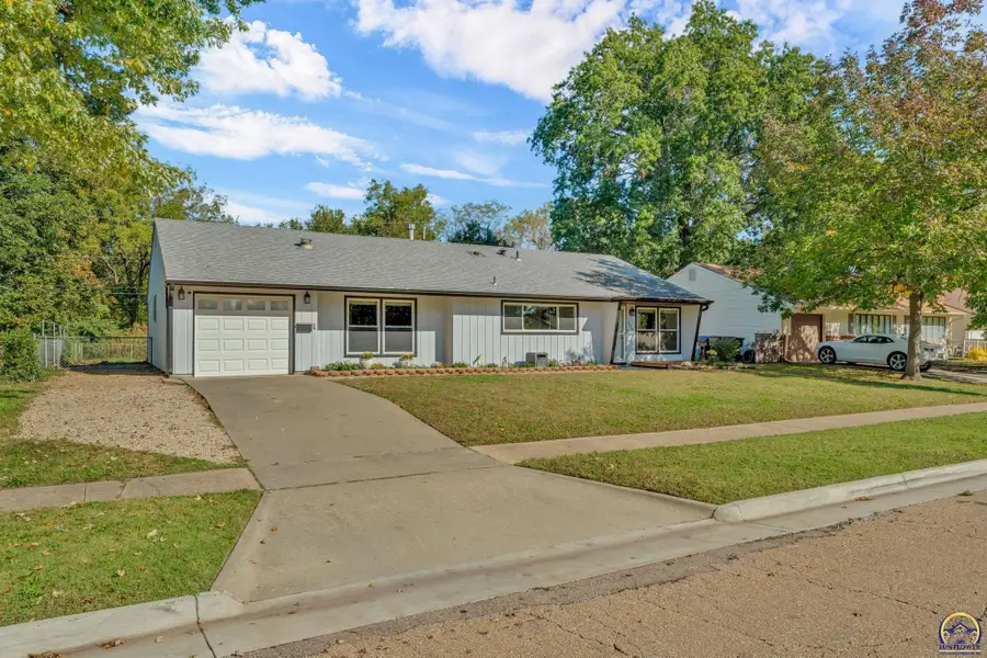 3916 SW 28th St, Topeka, KS 66614 - #2
