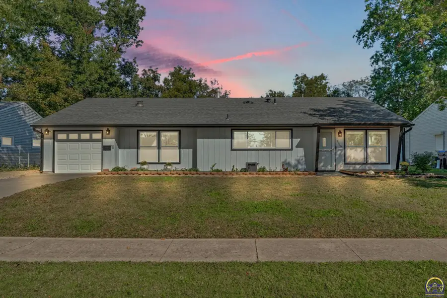 3916 SW 28th St, Topeka, KS 66614 - #3