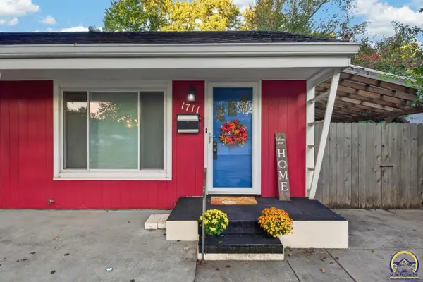 1711 SW Mcalister Ave, Topeka, KS 66604