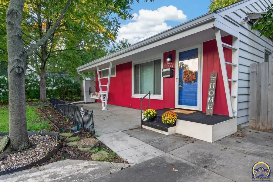 1711 SW Mcalister Ave, Topeka, KS 66604 - #2