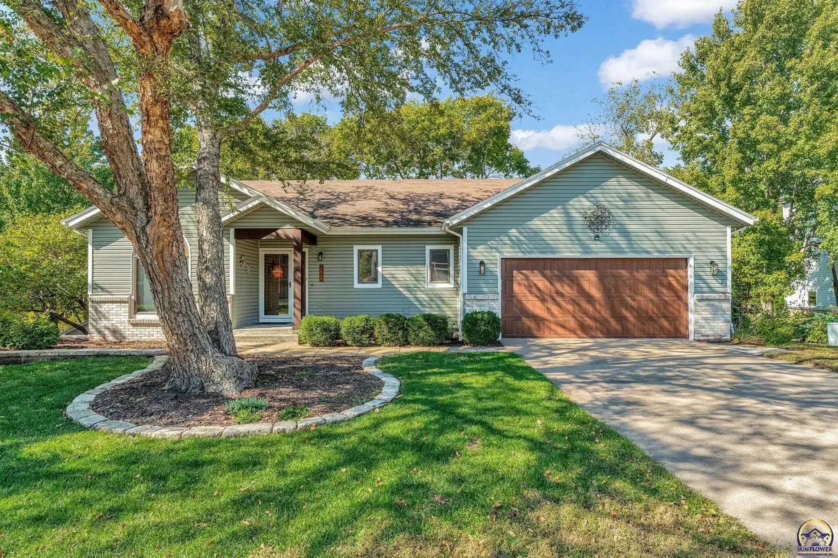 2619 SW Golf View Dr, Topeka, KS 66614 - #1