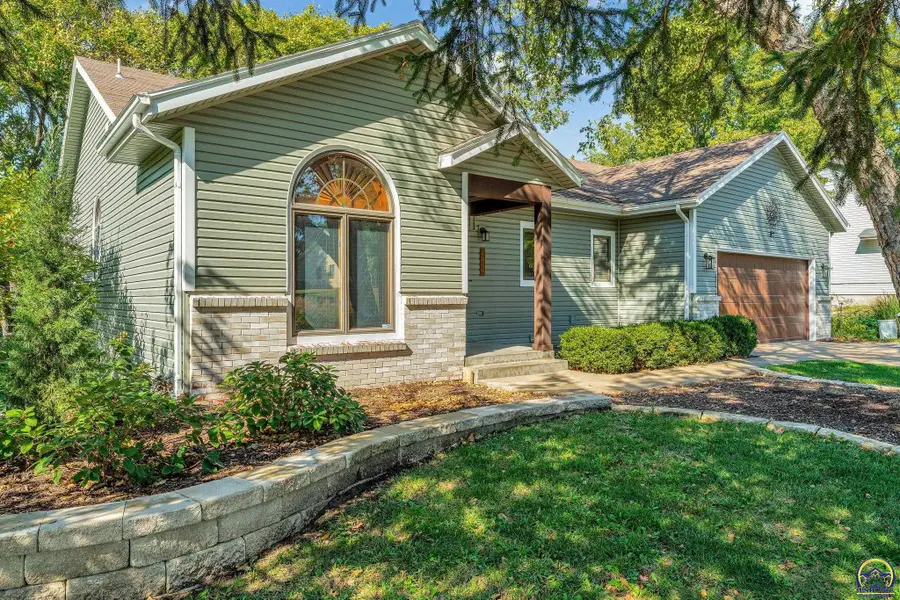 2619 SW Golf View Dr, Topeka, KS 66614 - #2