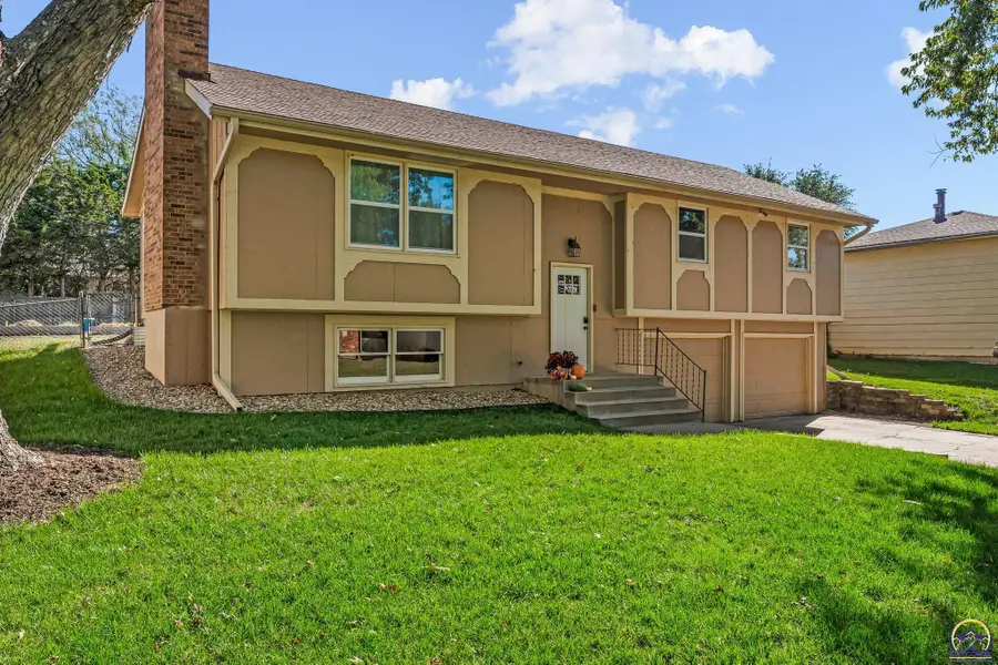 3030 SE Eveningtide Way, Topeka, KS 66605 - #2