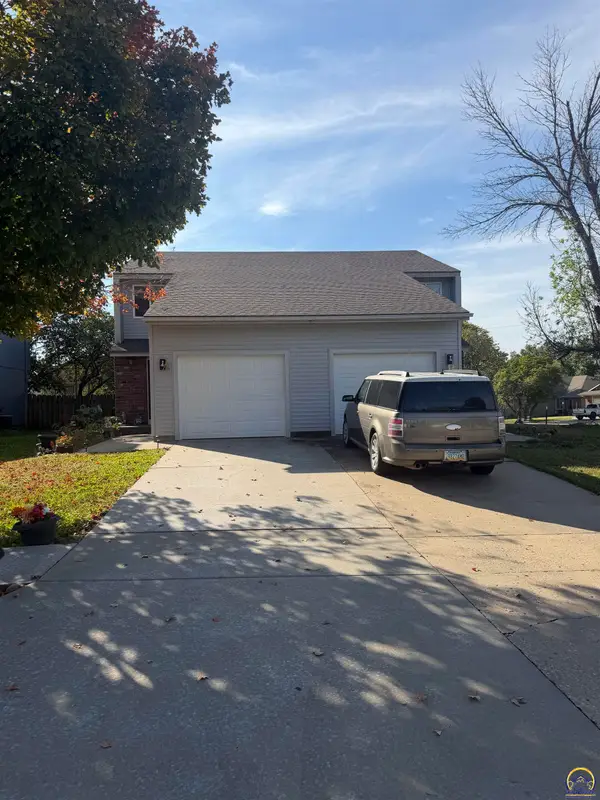 6203 SW 26th St, Topeka, KS 66614