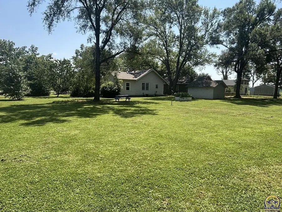 603 S Cottonwood Ave, Strong City, KS 66869 - #3