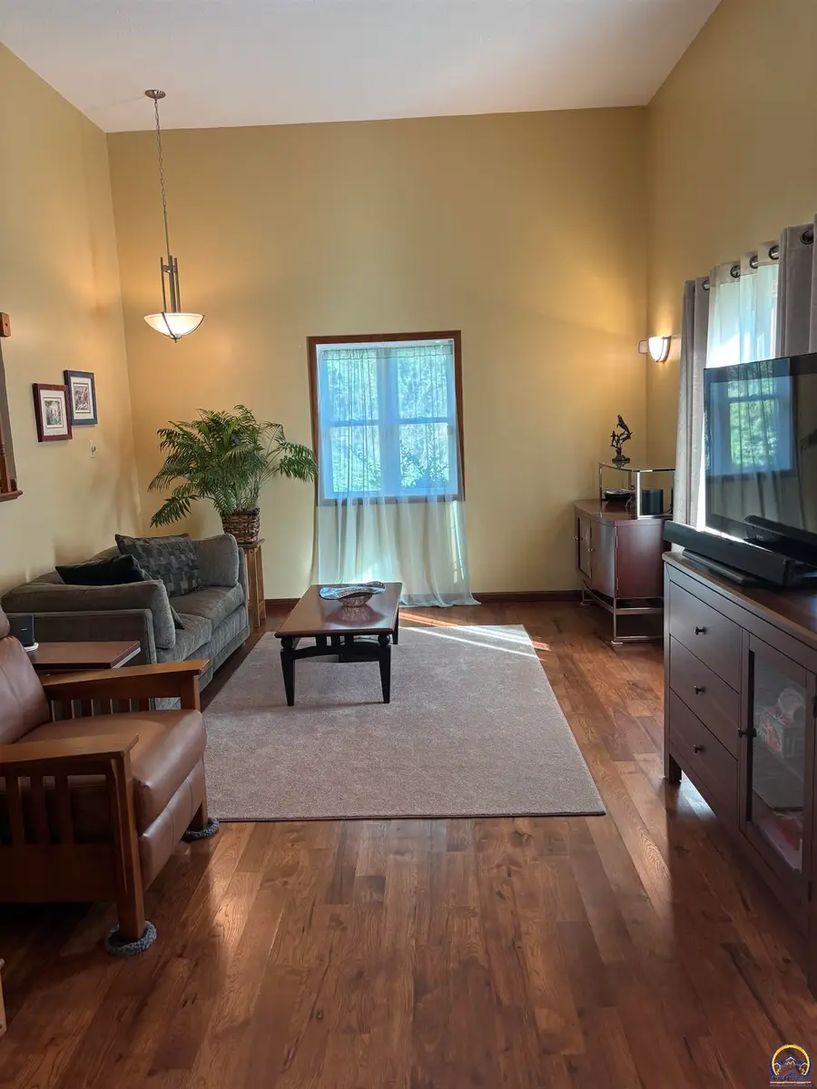 2544 SE 37th St, Topeka, KS 66605 - #2