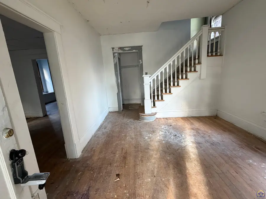 217 SW Tyler St, Topeka, KS 66604 - #3