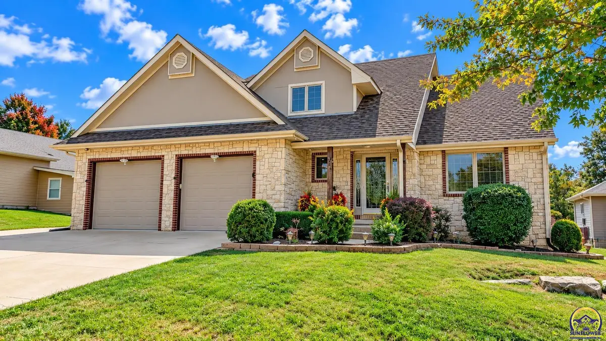 3625 Whitetail Ln, Emporia, KS 66801 - #1