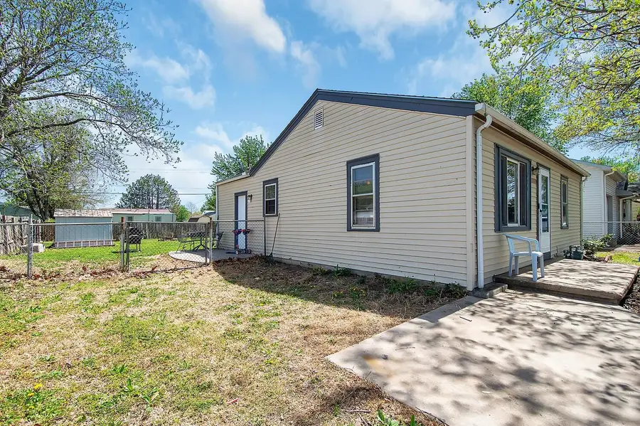 224 N Maynard Ave, Haysville, KS 67060 - #2