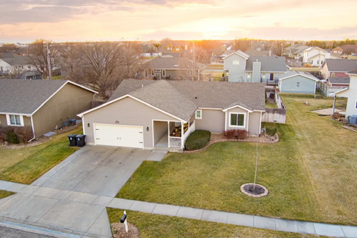 2912 Berkley Ln, Salina, KS 67401 - Image #1