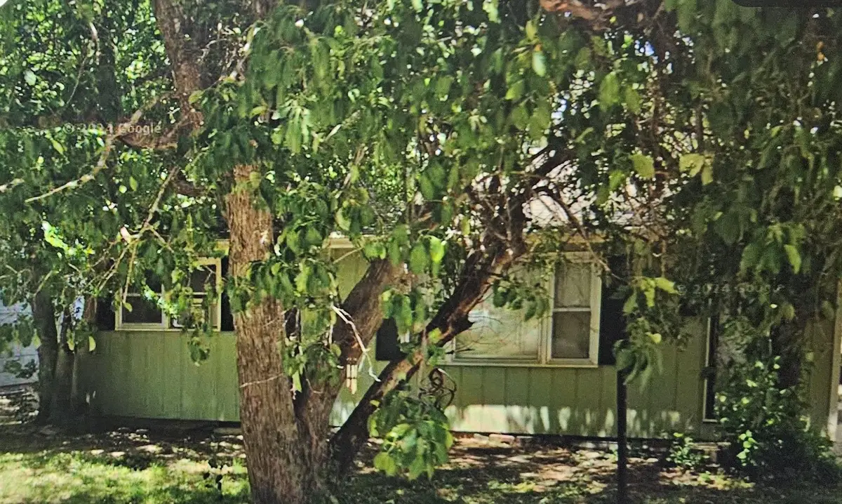 902 Maple Ave, Salina, KS 67401 - #1