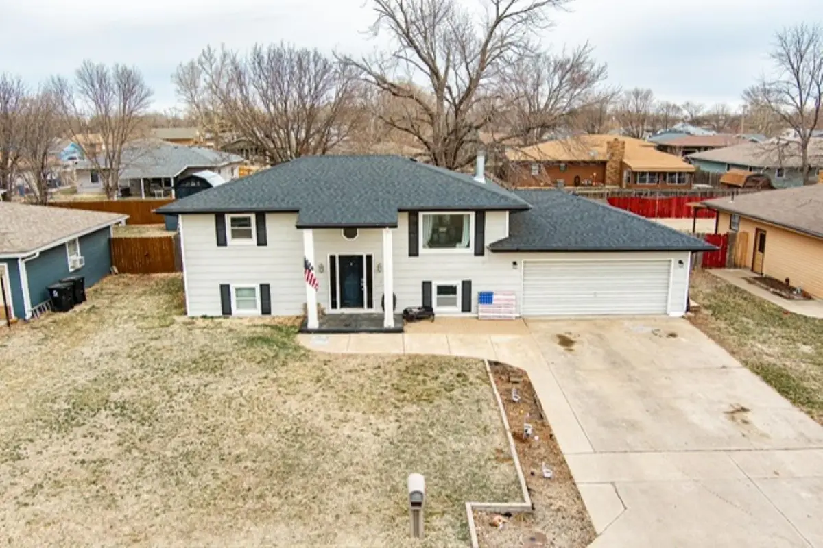 426 Venus Ave, Salina, KS 67401 - #1