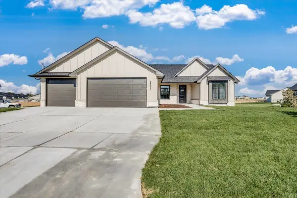 3233 N Pine Grove Cir, Wichita, KS 67205