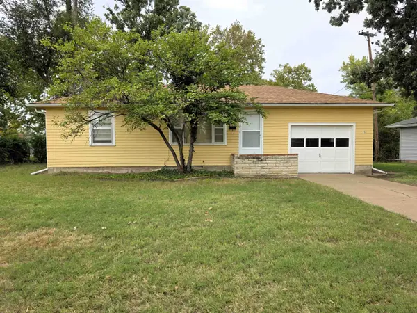 1418 Sunrise Dr, Salina, KS 67401