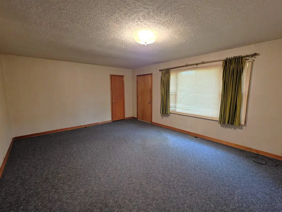 1418 Sunrise Dr, Salina, KS 67401 - Image #2