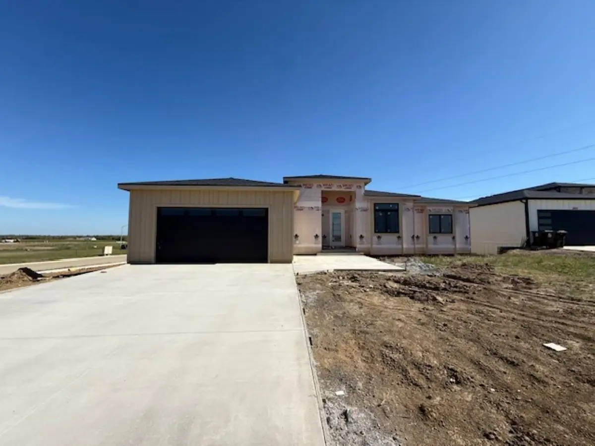 2001 Wheatland Cirlce, Salina, KS 67401 - Image #1