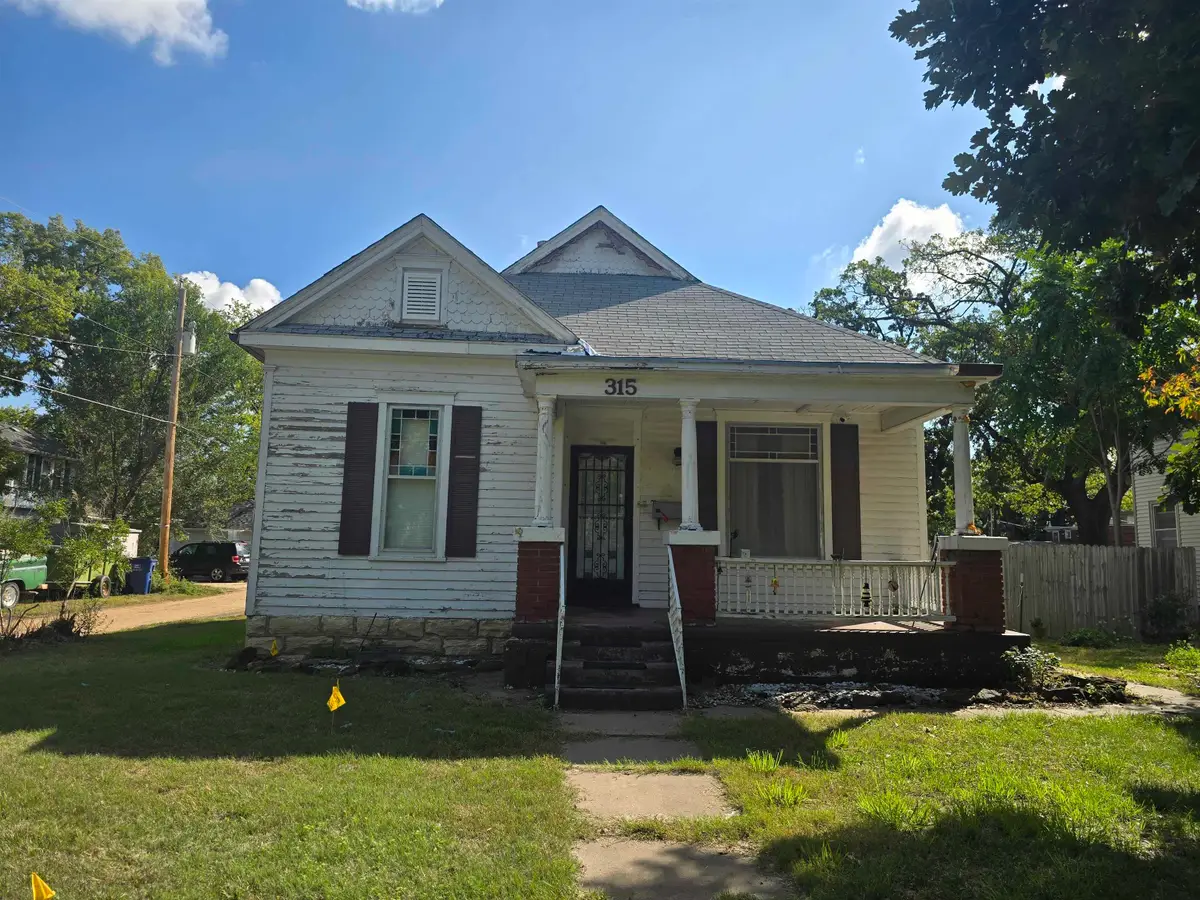 315 Oakdale Dr, Salina, KS 67401 - Image #1