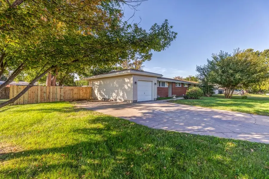 710 Carriage Ct, Salina, KS 67401 - Image #3