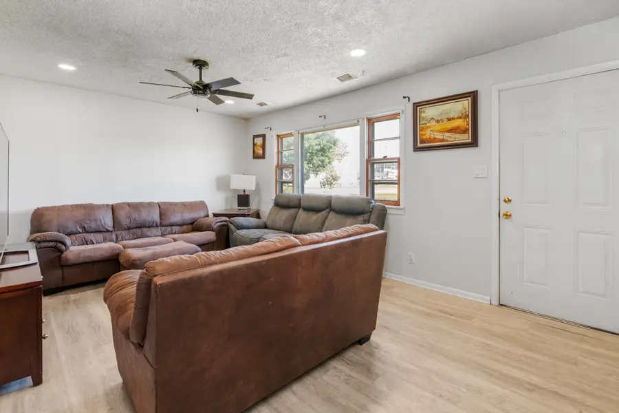 109 Eunice St, El Dorado, KS 67042 - Image #3