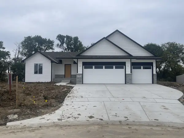 1640 N Wildflower Ct, Andover, KS 67002