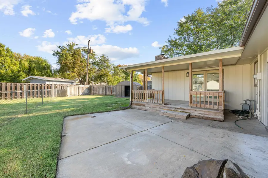 609 Berkshire Dr, Salina, KS 67401 - Image #3