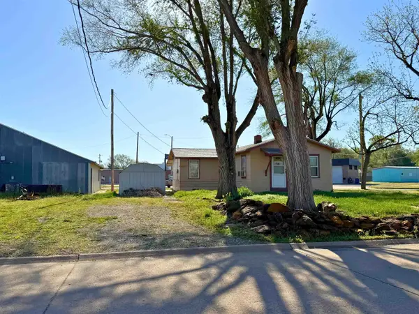 718 N 13th St, Salina, KS 67401