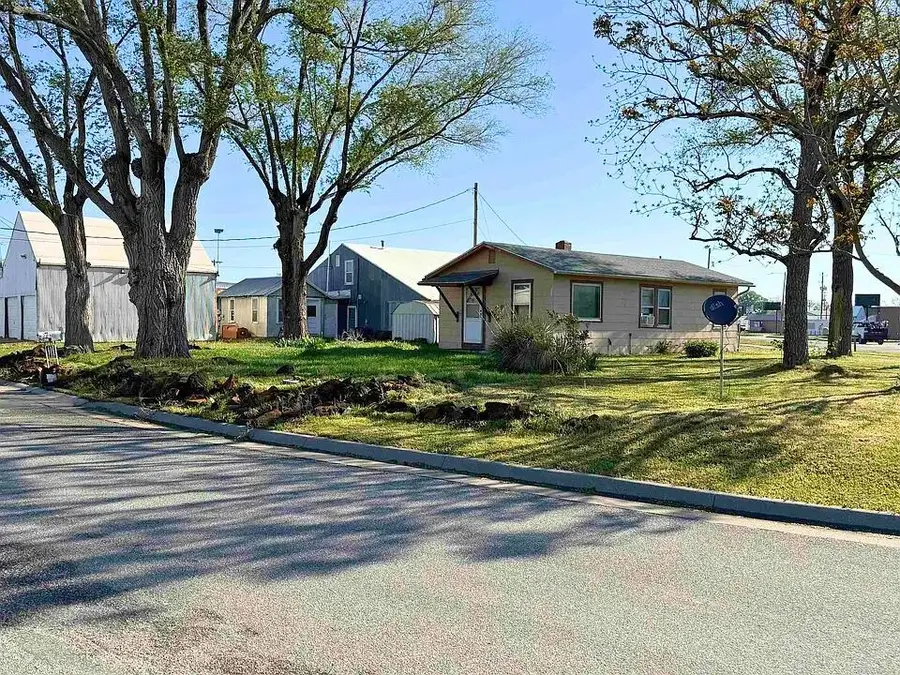 718 N 13th St, Salina, KS 67401 - Image #2