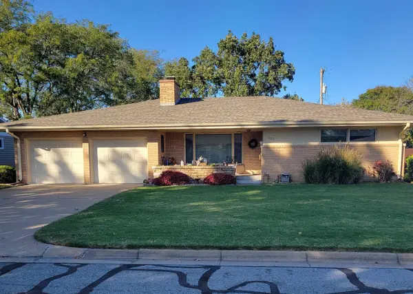 1003 Manor Rd, Salina, KS 67401