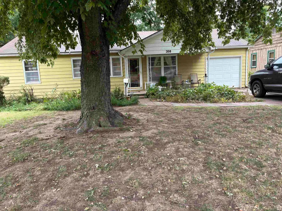 208 E South St, Wellington, KS 67152 - Image #2
