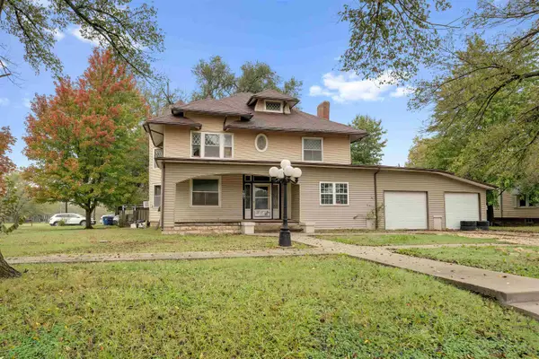 103 N Mulberry St, Eureka, KS 67045