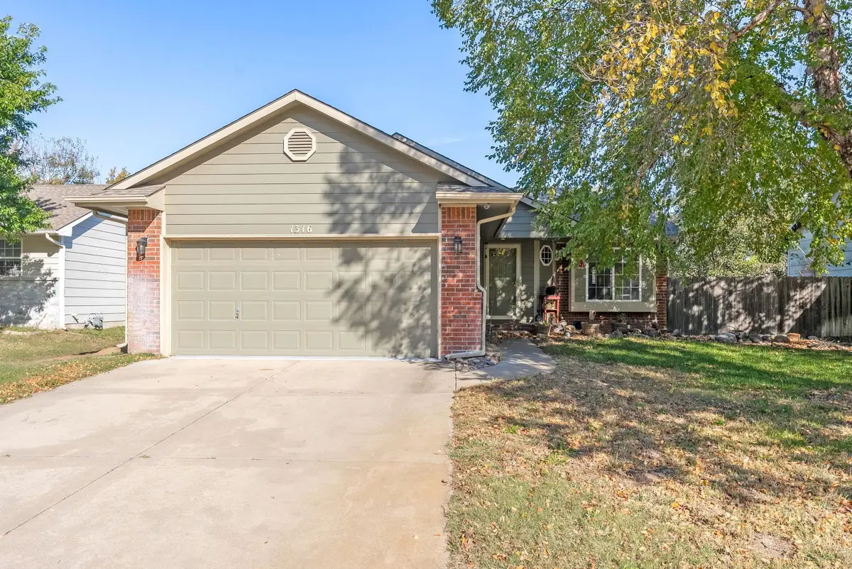 1316 E Spring Cir, Haysville, KS 67050 - Image #1