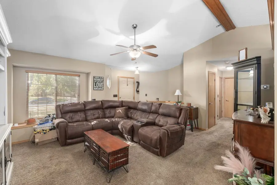 1316 E Spring Cir, Haysville, KS 67050 - Image #2