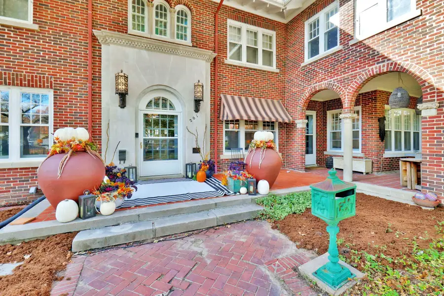 201 N Broadview St, Wichita, KS 67208 - Image #2