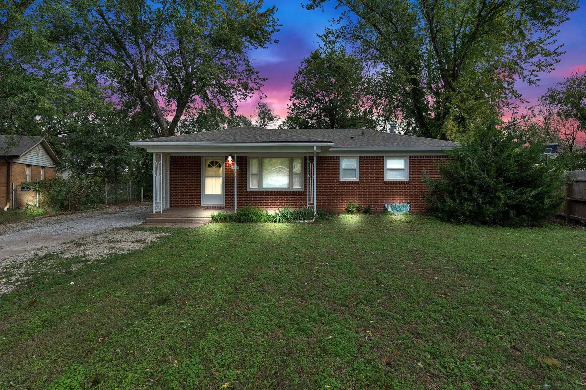 156 W Alexander Dr, Haysville, KS 67060 - Image #1