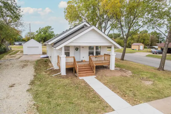 118 N 5th St, Conway Springs, KS 67031