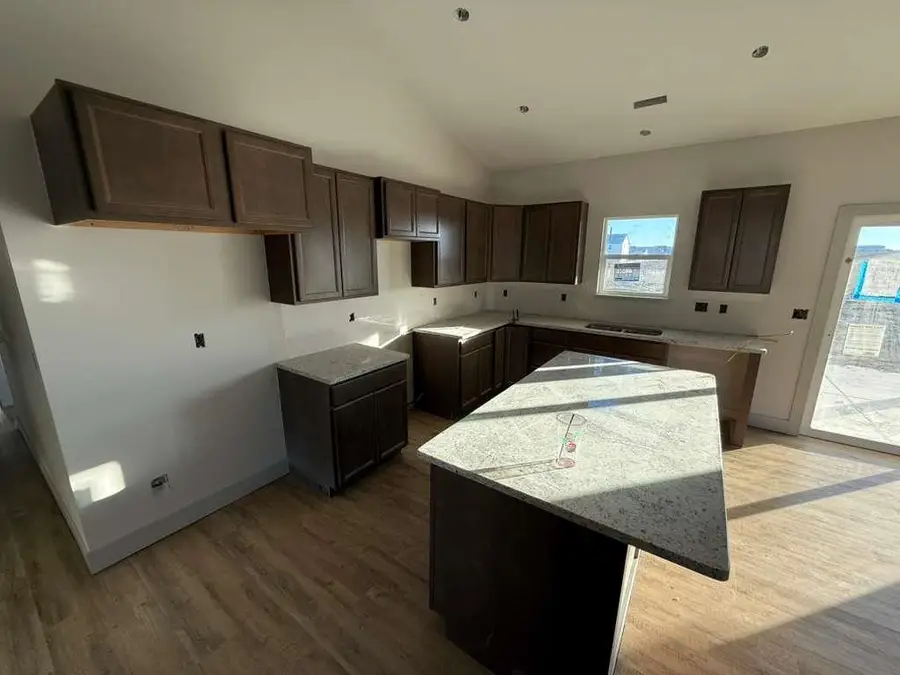 5204 N Toben Dr, Bel Aire, KS 67226 - Image #2